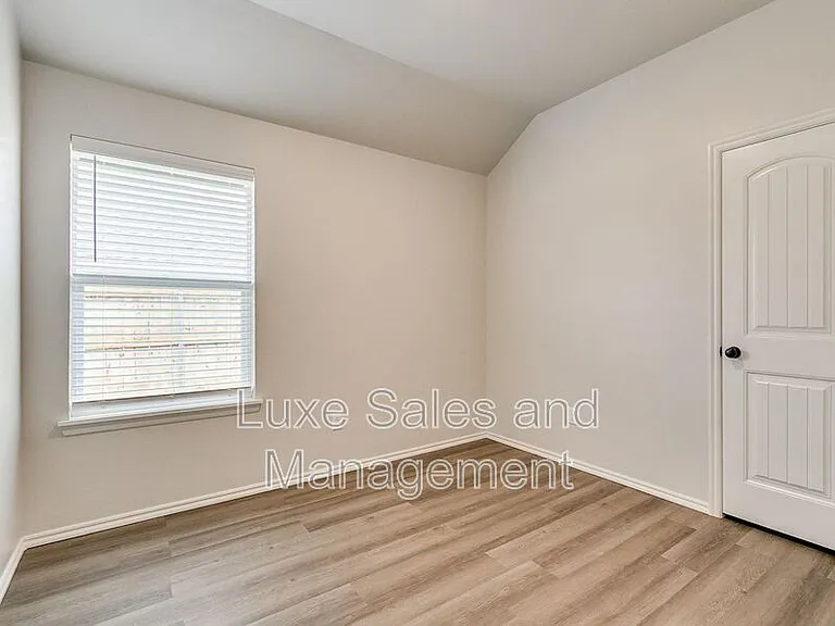 8002 NW 105th Ter — Photo 15