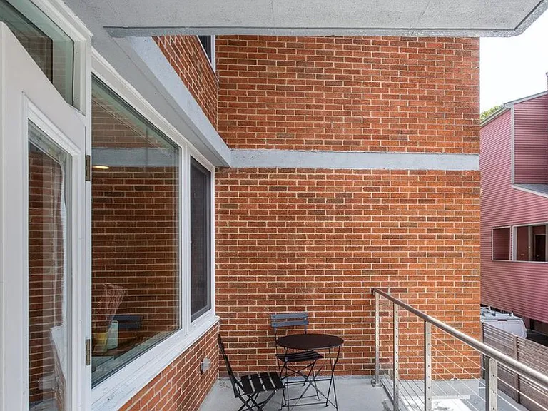 336 Harvard St #4 — Photo 4