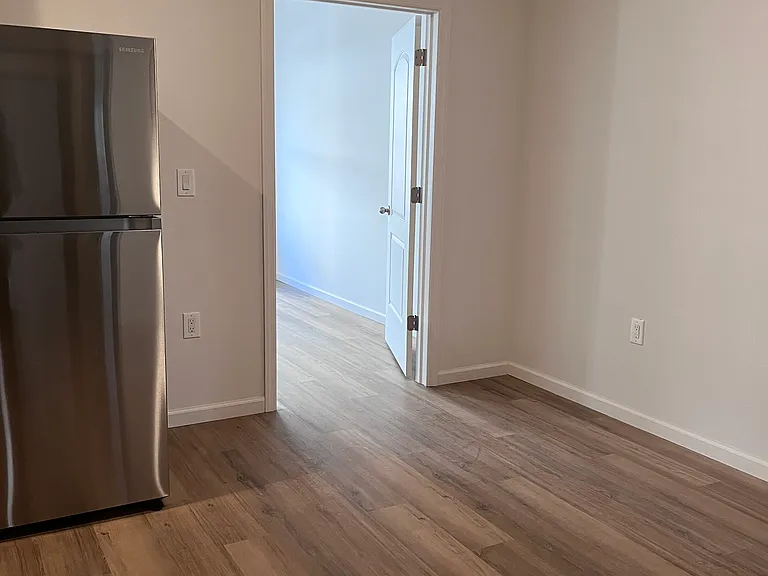 208-210 Broad St #6 — Photo 5