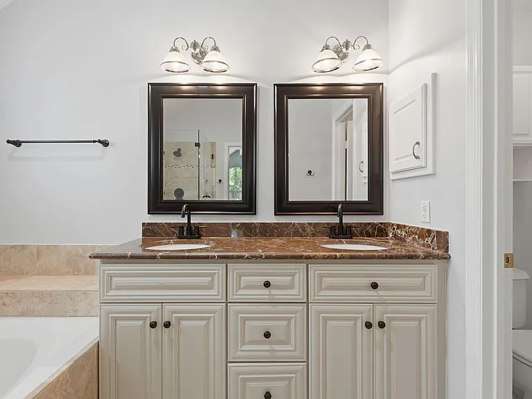 18 Mulberry Glen Pl — Photo 31