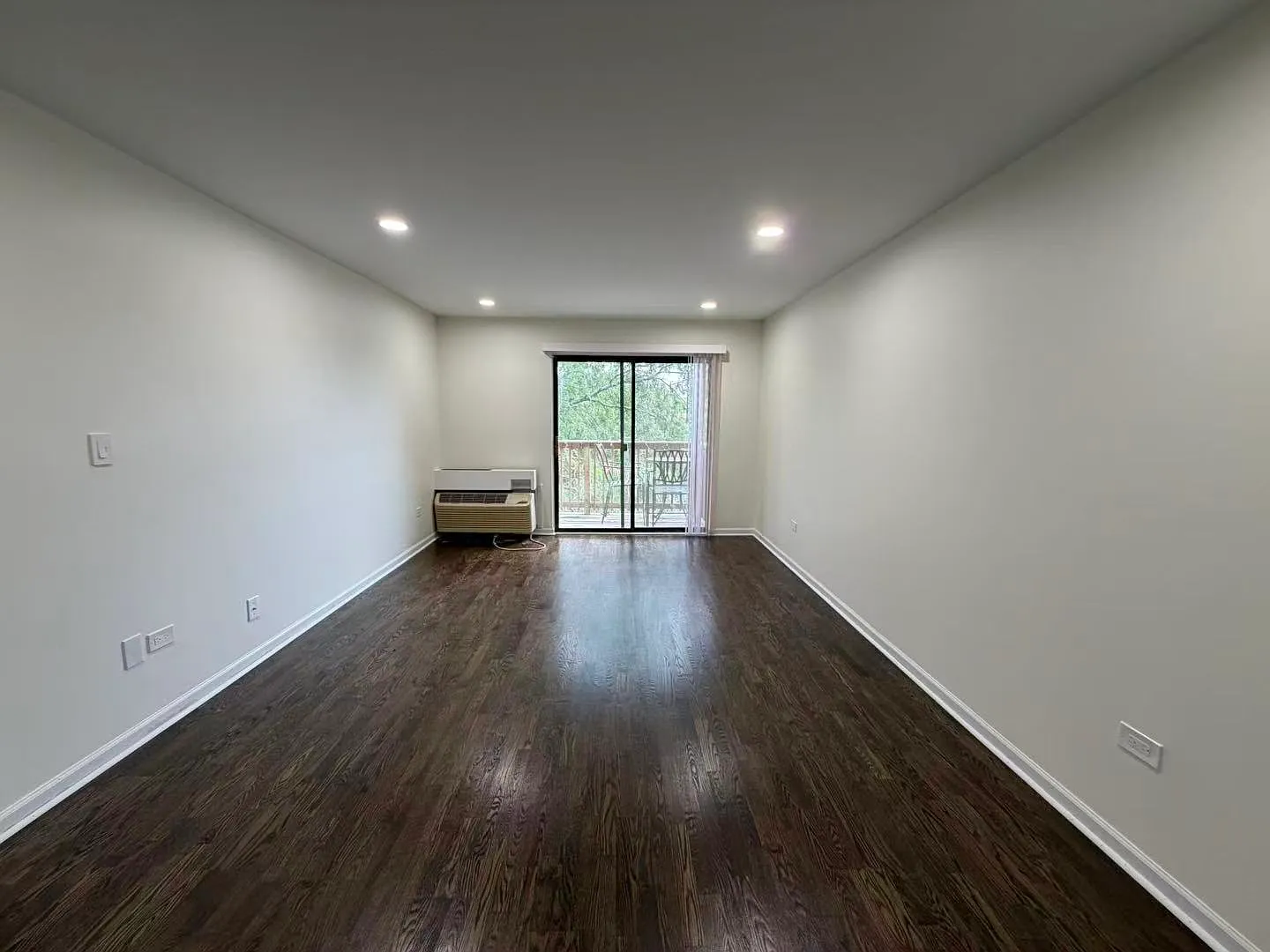 2 bed, 871 sqft, $2,200 — Photo 4