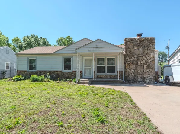 365 Spring Dr, Haysville, KS 67060