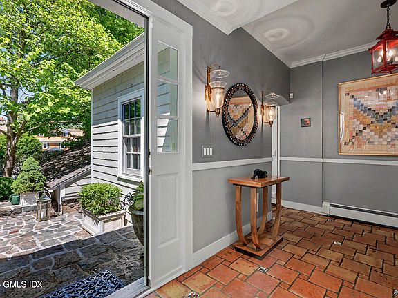 4th image of 208 Bedford Rd