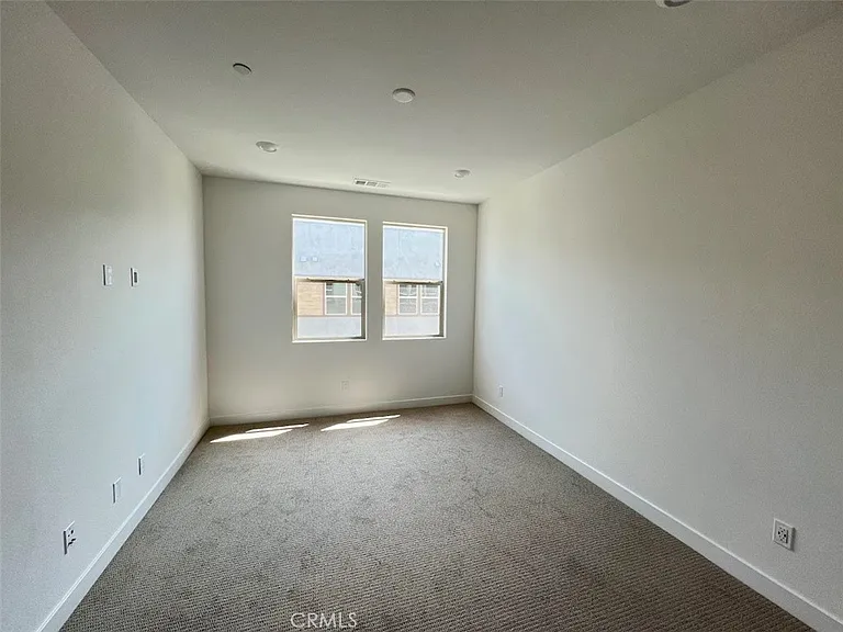 435 Mullberry Pl — Photo 33