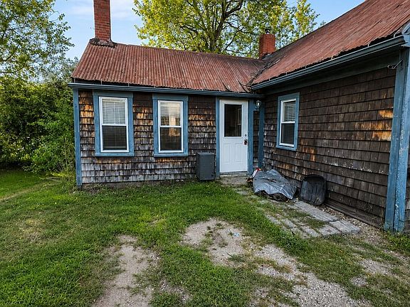 3rd image of 31 Pleasant Street