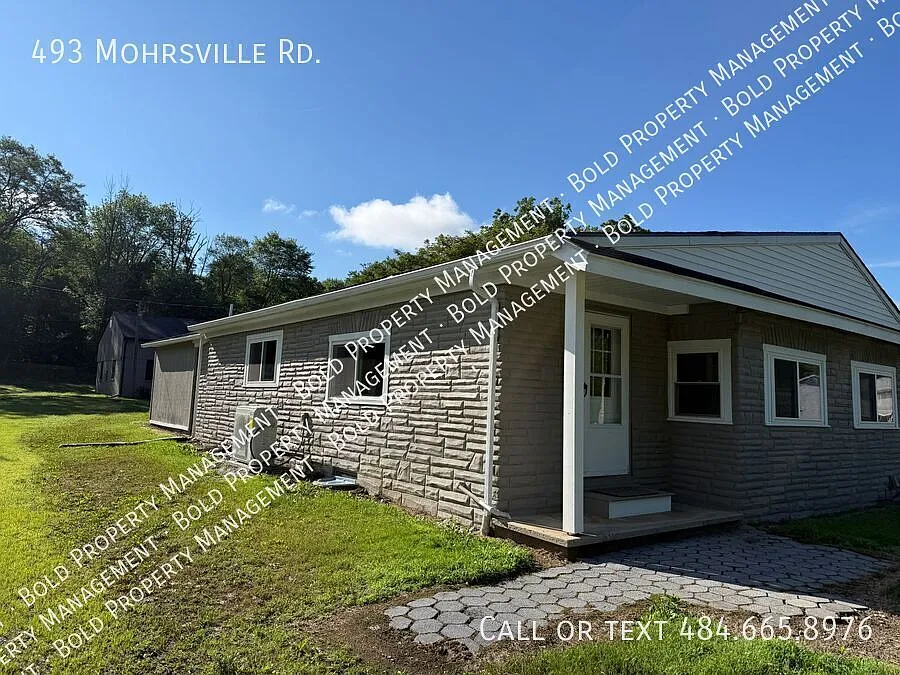 Bright, Spacious & Move-In Ready 3 Bed 2 Bath! — Photo 2