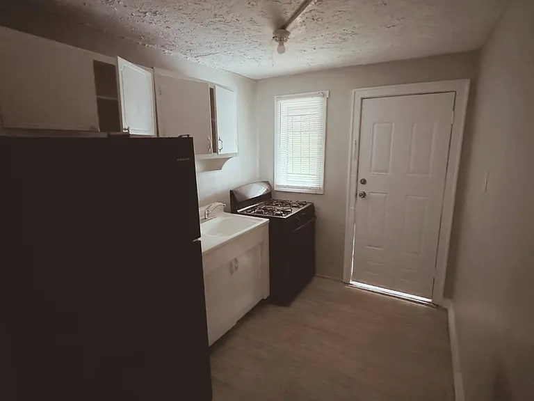 289 W Lake Ave NW #9 — Photo 4