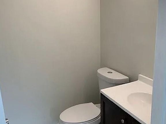 2nd image of 221 Hampshire Ct
