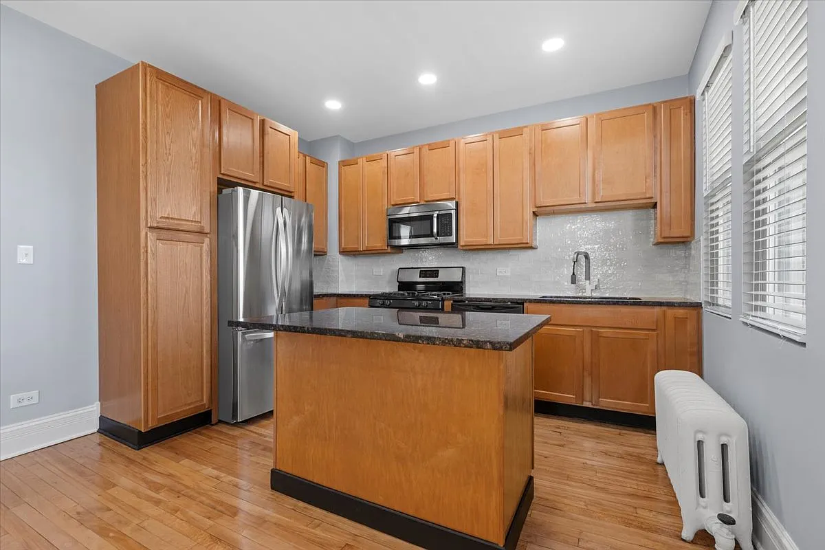 2 bed, $1,900 — Photo 2