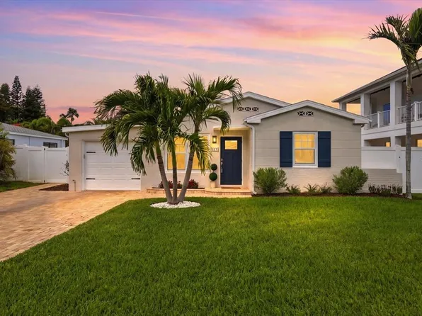 105 3rd St, Belleair Beach, FL 33786