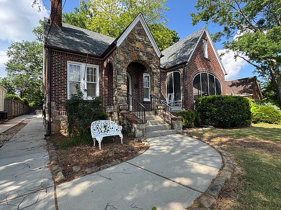 2nd image of 1046 Rosewood Dr NE
