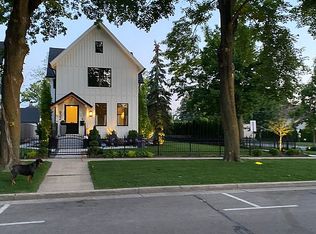 932 Geneva St, Lake Geneva, WI 53147