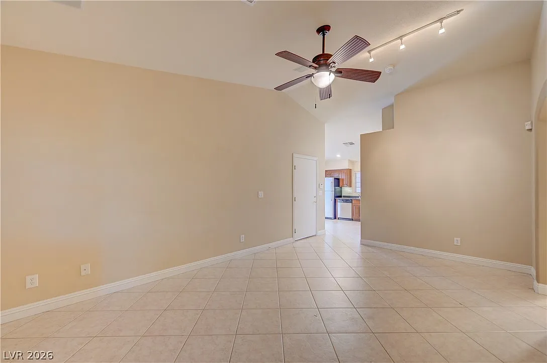 3 bed, 2.0 bath, 1234 sqft, $1,875 — Photo 4