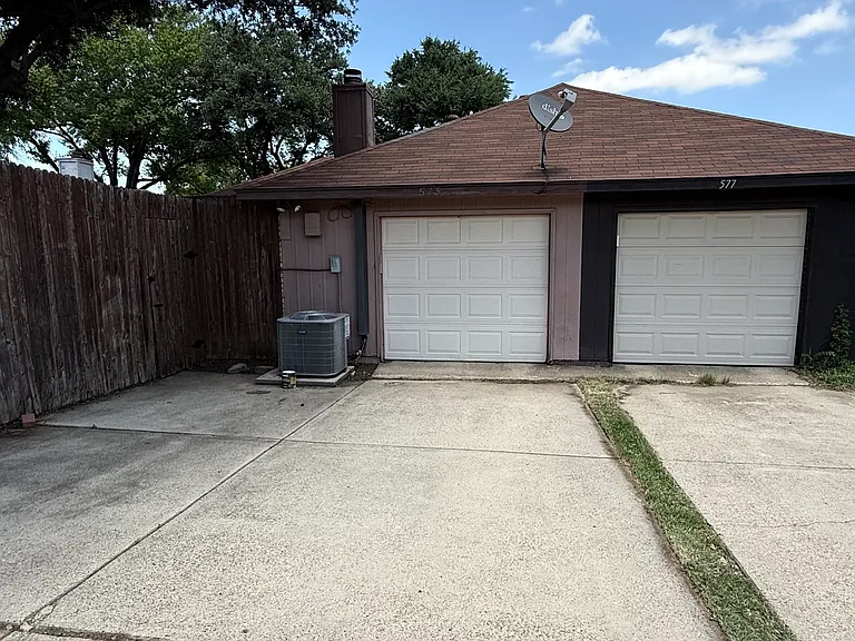 573 Grace Ln — Photo 10