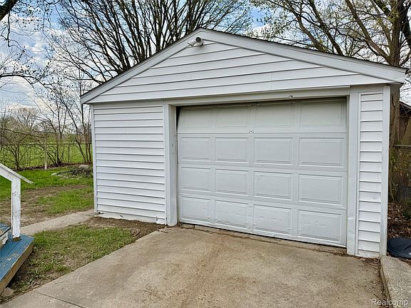 4th image of 1514 Vermilya Ave