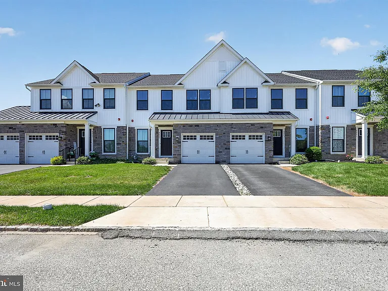 8005 Milltown Cir — Photo 2