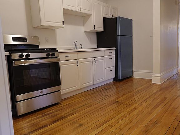 2nd image of 2448 Lyndale Ave S #3