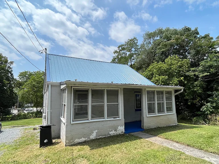 312 W Moler Ave — Photo 3
