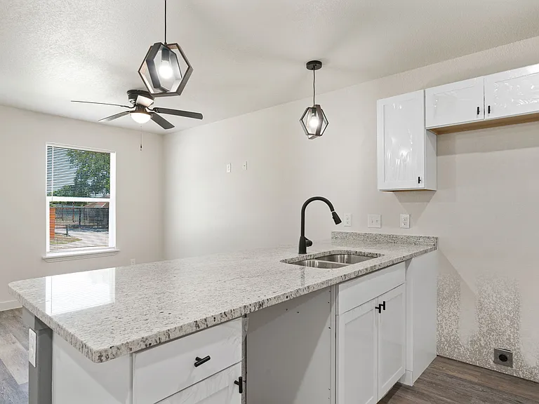 227 S Grimes St — Photo 15