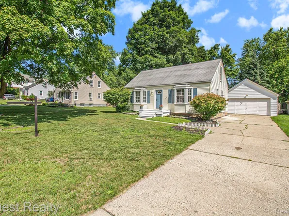 3586 Brookdale Ln, Waterford, MI 48328