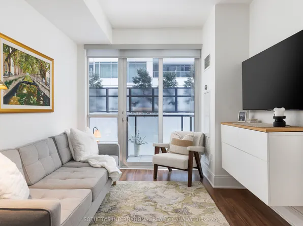 560 Front St W #303, Toronto, ON M5V 1C1