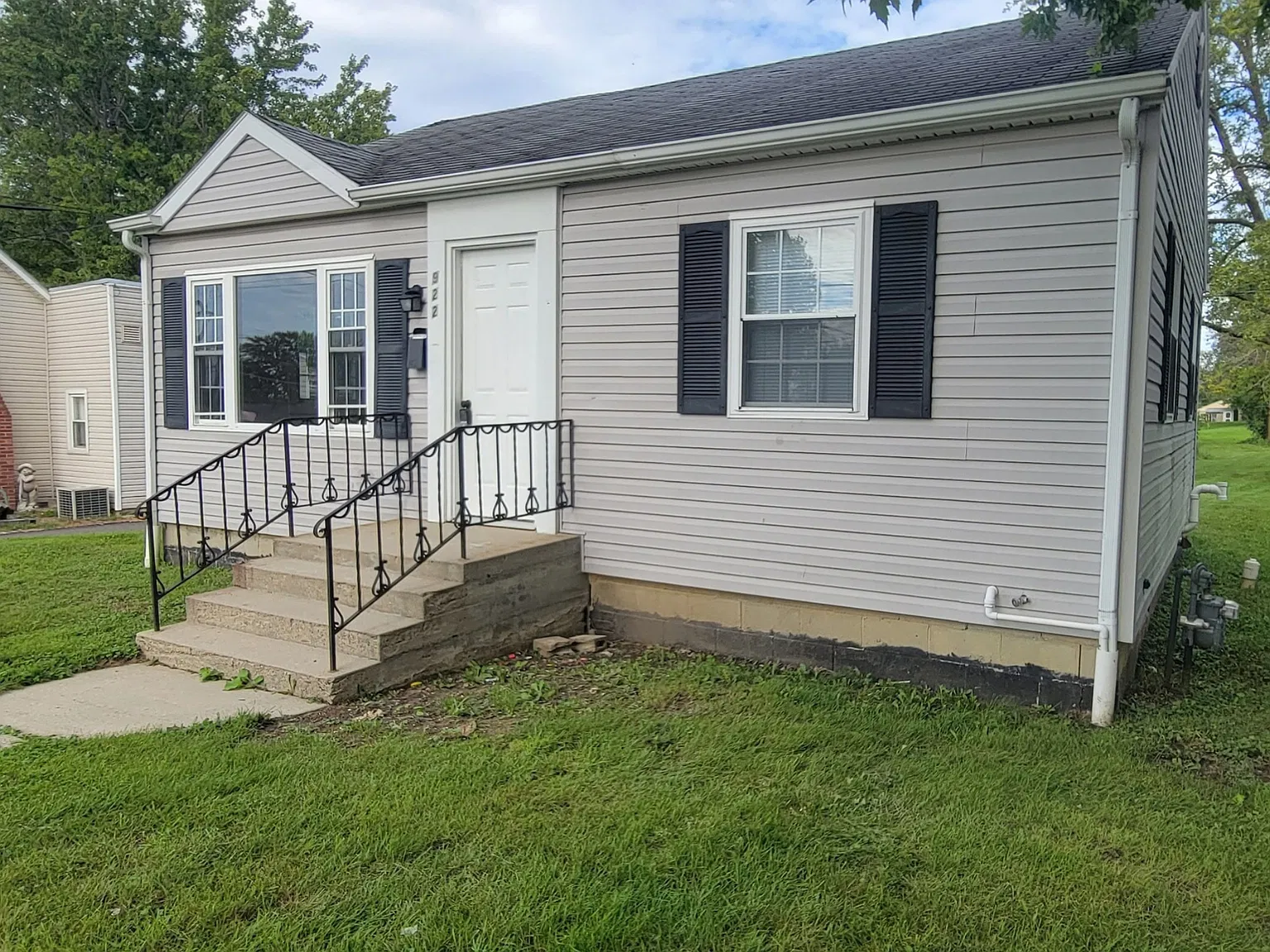 2 Bedroom, 1 Bath House — Photo 3