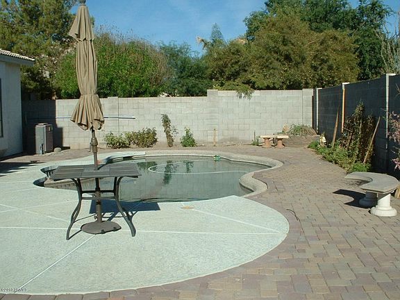 5th image of 407 W Helena Dr