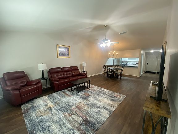 3rd image of 833 Brookwood Dr #1