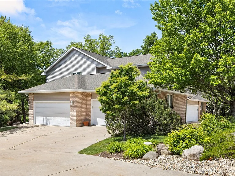 2427 Reynolds Manor Dr #0 — Photo 29