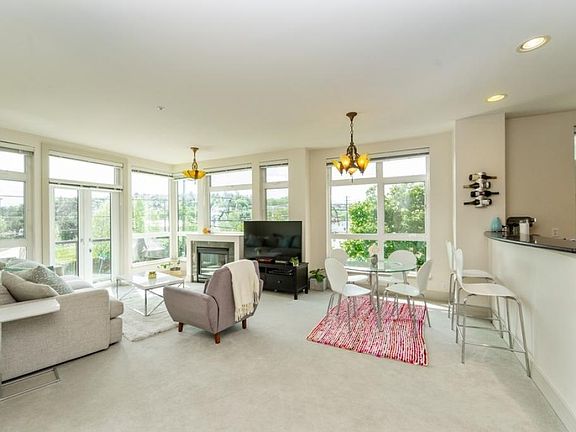 VIEWS- Gas Works, Space Needle, Queen Anne, maritime waterfront & lush greenery