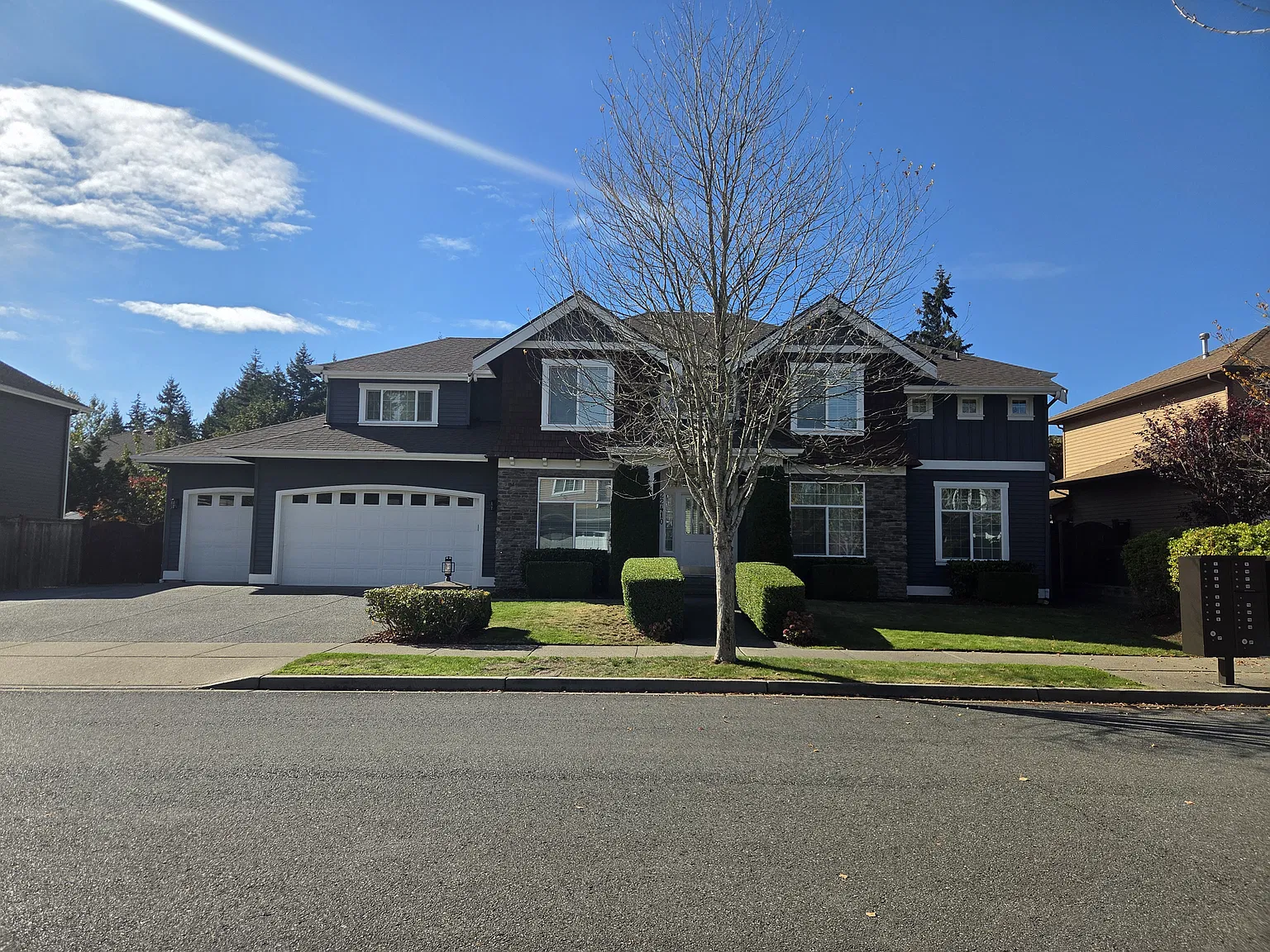 4 bed, 2.5 bath, 2976 sqft, $4,495 — Photo 2