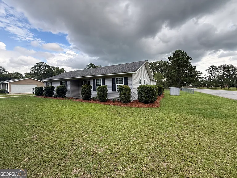 136 Trinity Rd — Photo 11