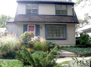 117 Mapleton Rd, Grosse Pointe Farms, MI 48236