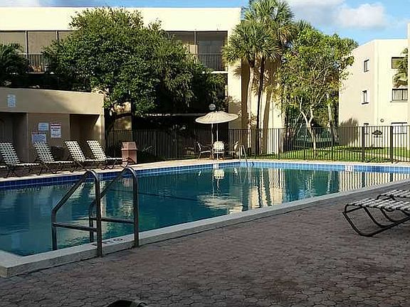 4th image of 8025 SW 107 Av 124 #124