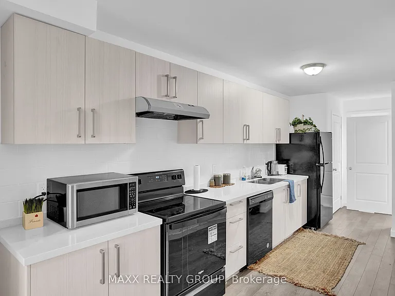 352 Alberta St — Photo 8