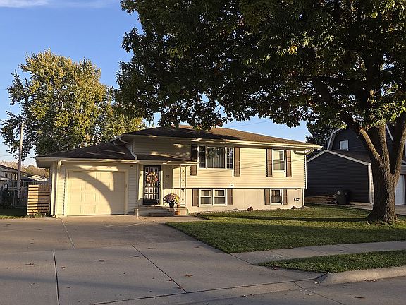 3rd image of 92 Wenwood Cir