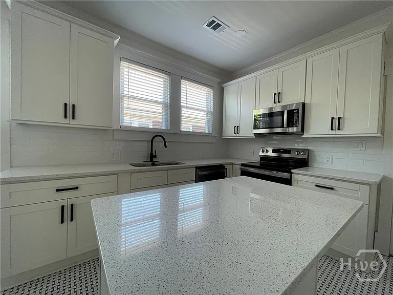 1014 E Anderson St — Photo 9