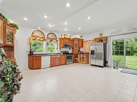 2nd image of 26600 Mintdale Rd