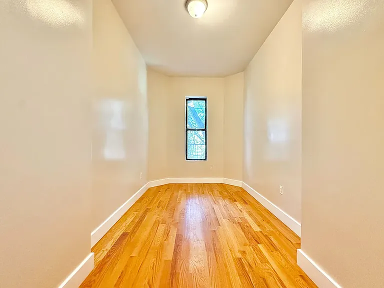 323 Melrose St #2L — Photo 8