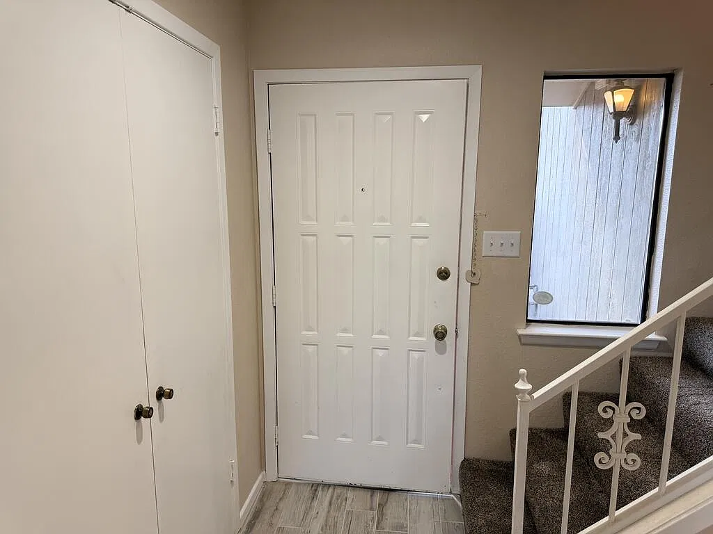 3 bed, 2.5 bath, 1584 sqft, $2,200 — Photo 2