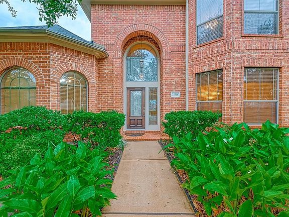 3rd image of 22518 Silvermist Ln