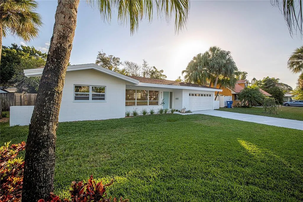 4 bed, 2.5 bath, 2059 sqft, $5,500 — Photo 4