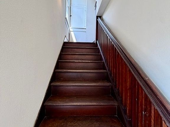 2nd image of 2201 Colonial Ave