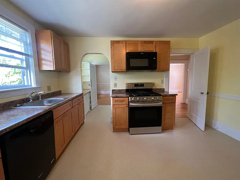 638 Huron Ave — Photo 2