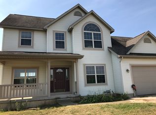 5869 Hunters Ln, Eaton Rapids, MI 48827