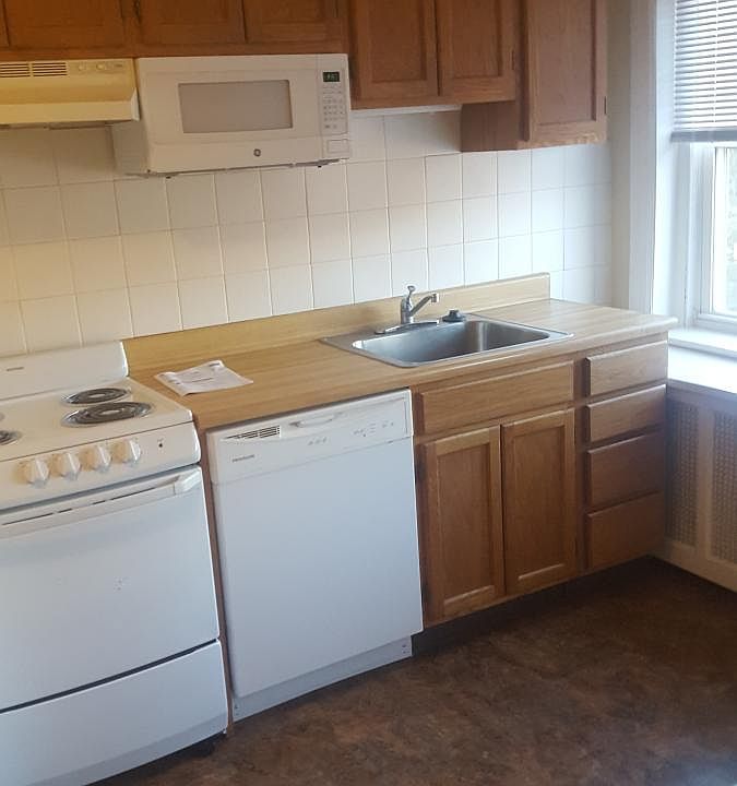 2nd image of 169 Greenwood Ave APT L6