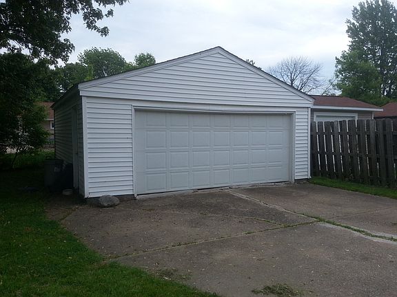 3rd image of 935 West Dr