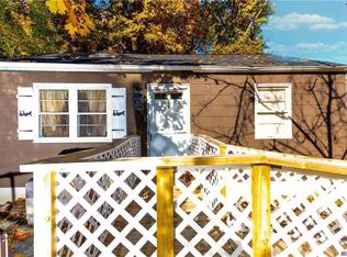 38 Oakdale Rd, Centerport, NY 11721