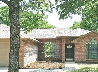 1104 Evergreen Dr, Azle, TX 76020