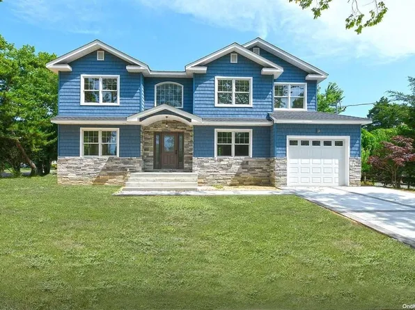 43 Bayview Street E, Massapequa, NY 11758